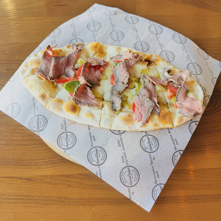 Б Фокачча с ростбифом и соусом Вителло тоннато